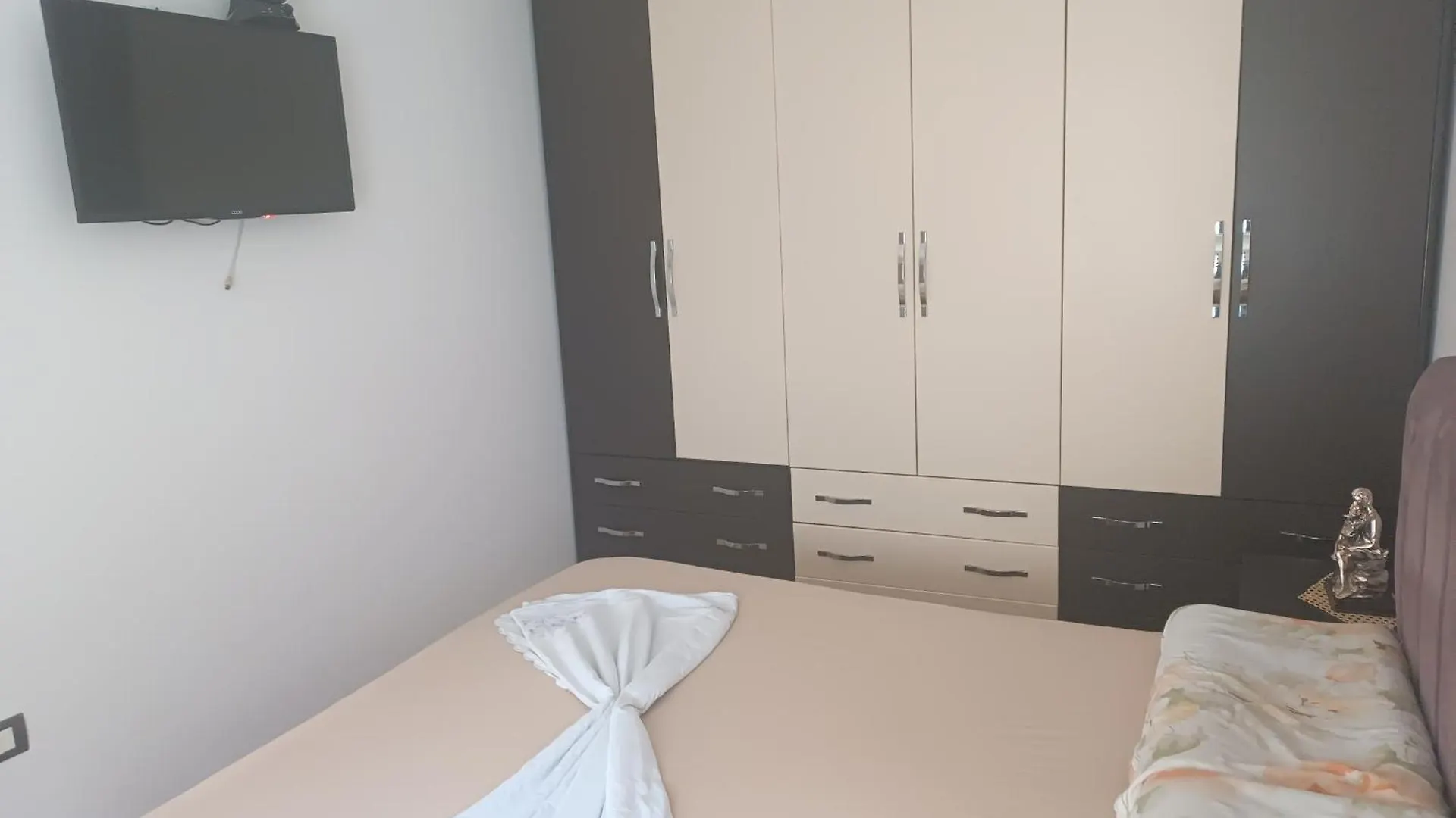 Apartament For Rent Elis ベラト アルバニア